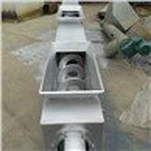 Cevni vijačni transporter brez gredi